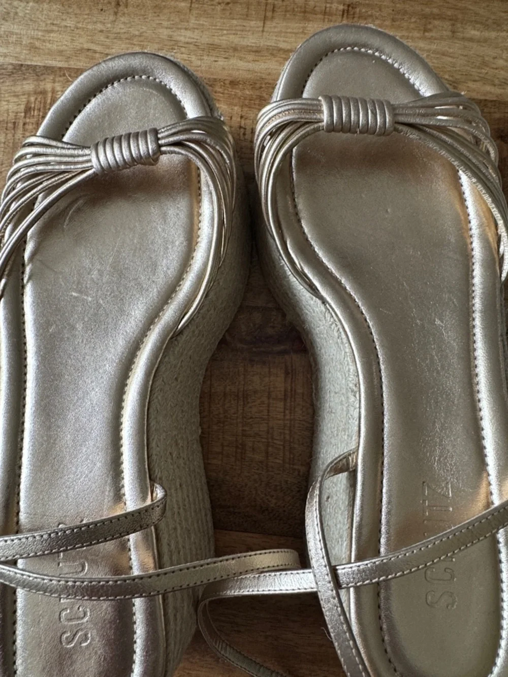 SCHUTZ elegant gold